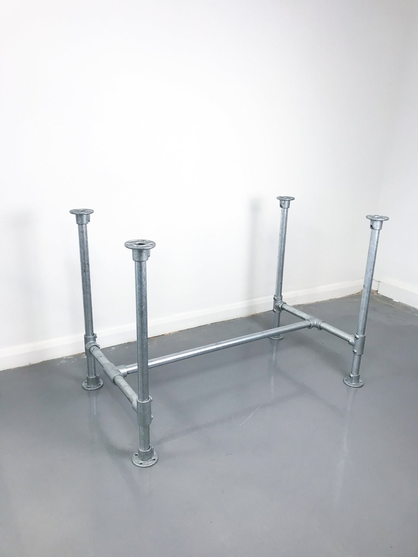 Scaffolding pipe table legs